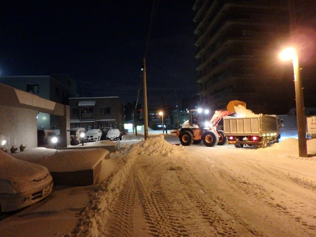 排雪積込：ショベル、ダンプ